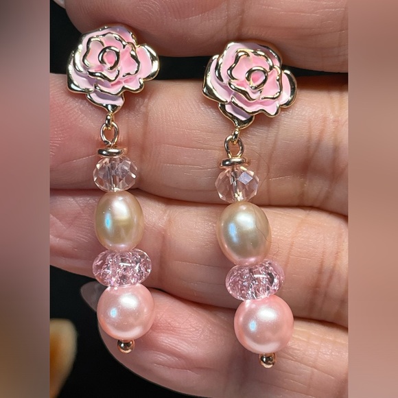 🌸JUNE IS PEARL BIRTHSTONE-fresh water pearl and flower earrings-classics! PINK - Picture 4 of 9